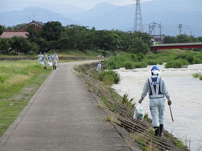 川の日清掃